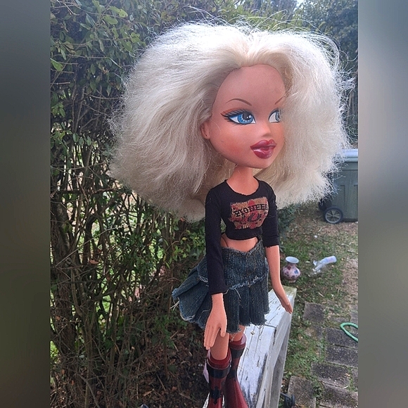 24" vintage Bratz Doll with Blonde Hair and western Outfit - Picture 4 of 10